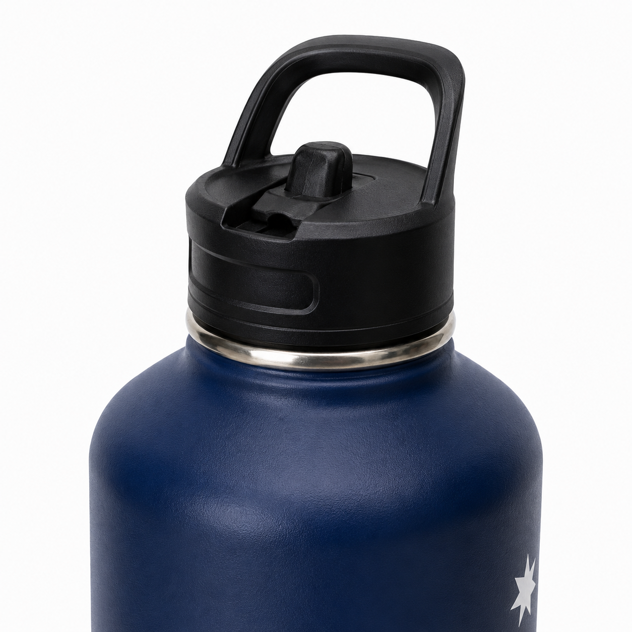 Close-up of the lid, handle and straw